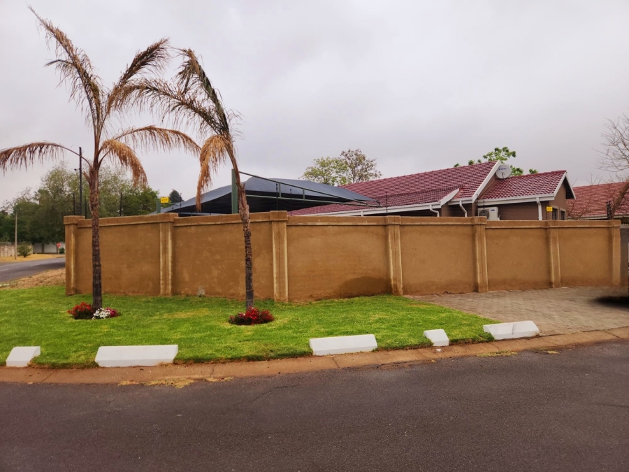 5 Bedroom Property for Sale in Protea Park North West